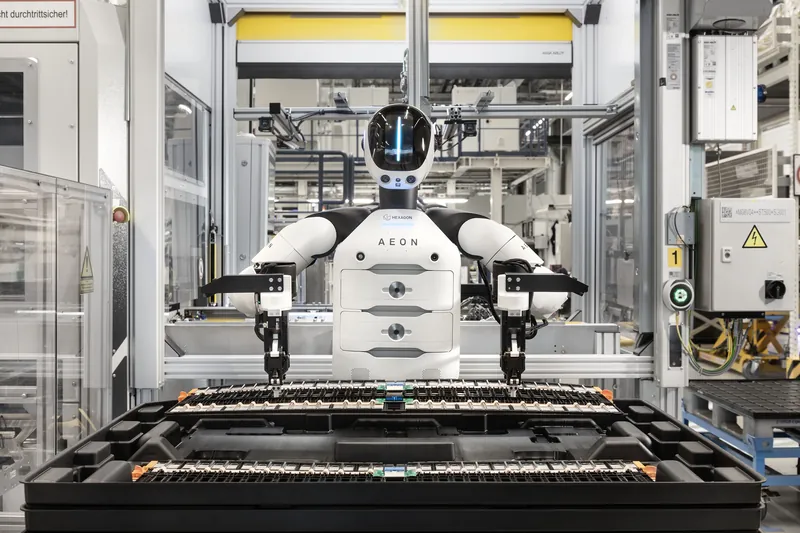 BMW zet voor het eerst menselijke robots in bij autoproductie in Duitsland