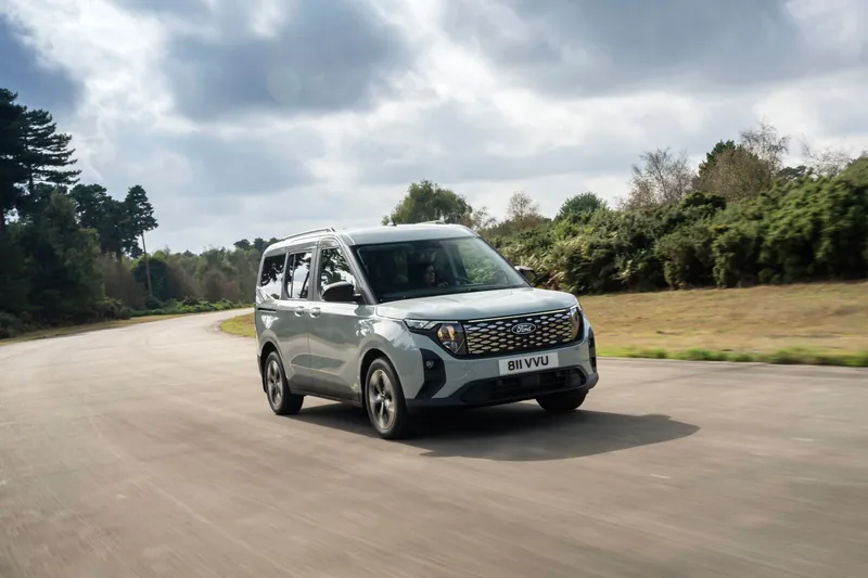 Ford E-Tourneo Courier en Tourneo Connect PHEV: ruimte vanaf € 39.032