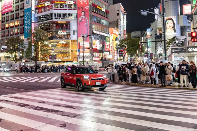 MINI Aceman SE: de elektrische compacte SUV voor het stadsleven