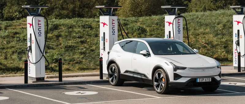 Polestar versterkt Europees laadnetwerk met Plug & Charge en Tesla Superchargers