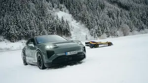 Porsche's 1.000 pk-club: Cayenne Turbo Electric ontmoet legendarische 917/30