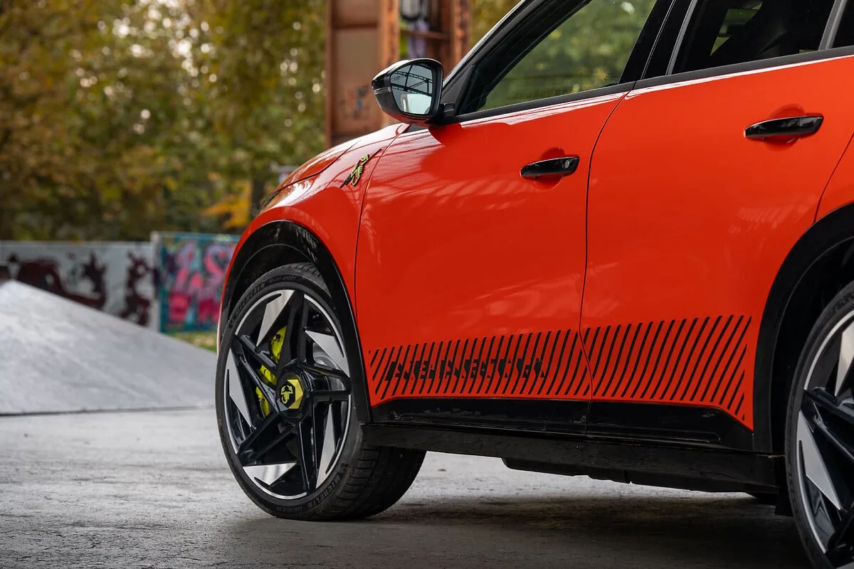 Abarth 600e Competizione bi-colour