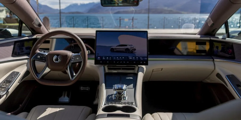 Denza Z9 GT interieur met Dolby Atmos