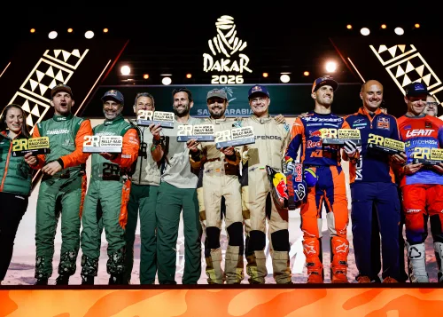 Defender Dakar podium