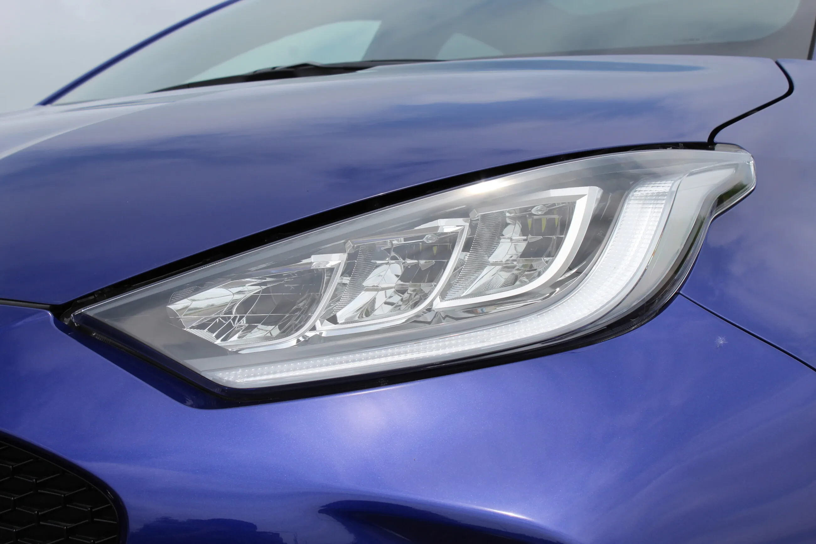 Vernieuwde Mazda2 Hybrid exterieur