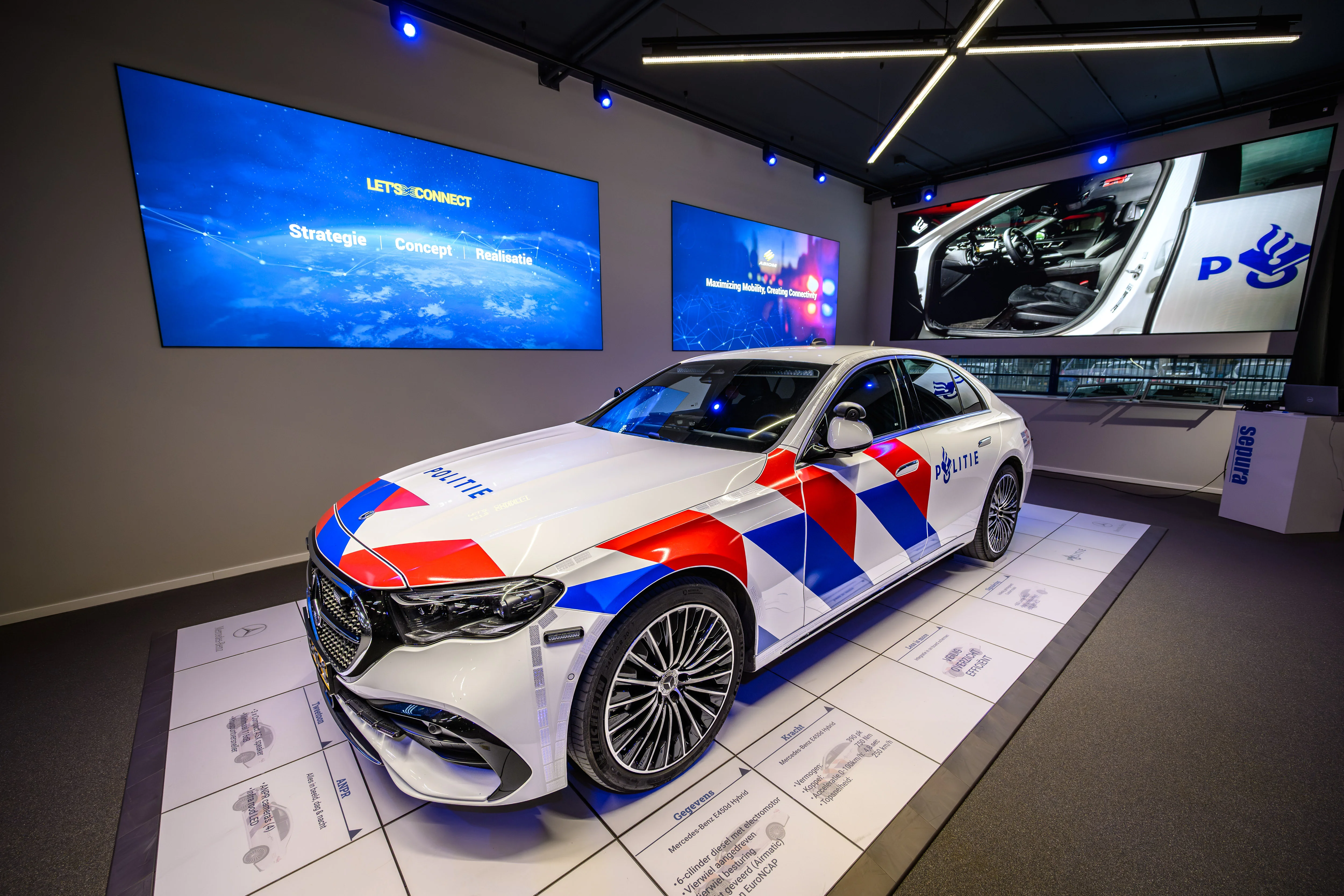 Mercedes-Benz E-Klasse als politie SIV in rood-wit-blauwe striping
