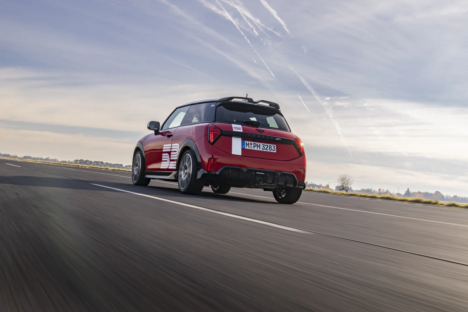 MINI JCW 1965 Victory Edition achterkant met diffuser