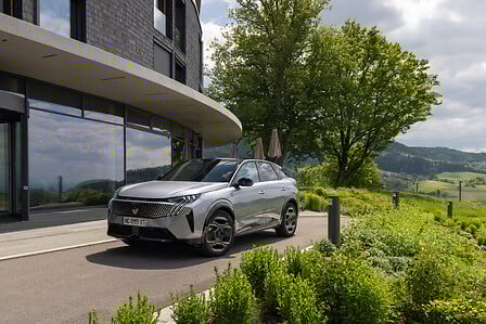 Peugeot E-5008 interieur Panoramic Cockpit 2025