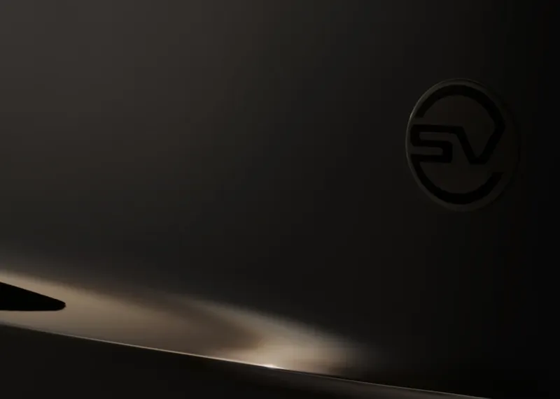 Range Rover SV Black debuteert op Design Miami met 'Dipped in Black'