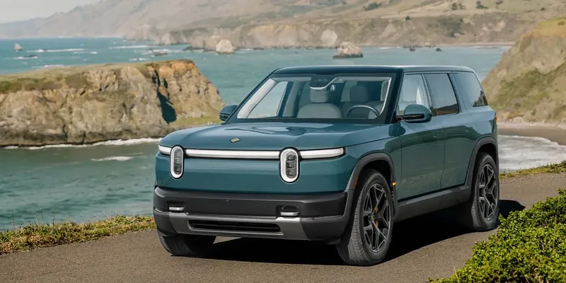 Rivian onthult volledige R2-line-up en mikt met prijs op de Tesla Model Y